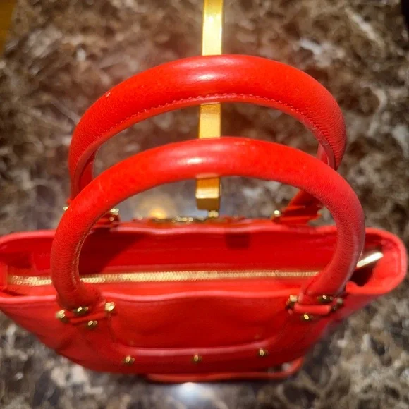 Tory Burch Amanda Classic Hobo – Red Pebbled Leather - Picture 7 of 16